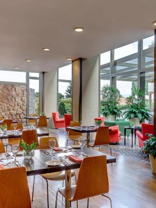 🏨✨ Salta's Finest: Sheraton's Luxe Comforts 🌄