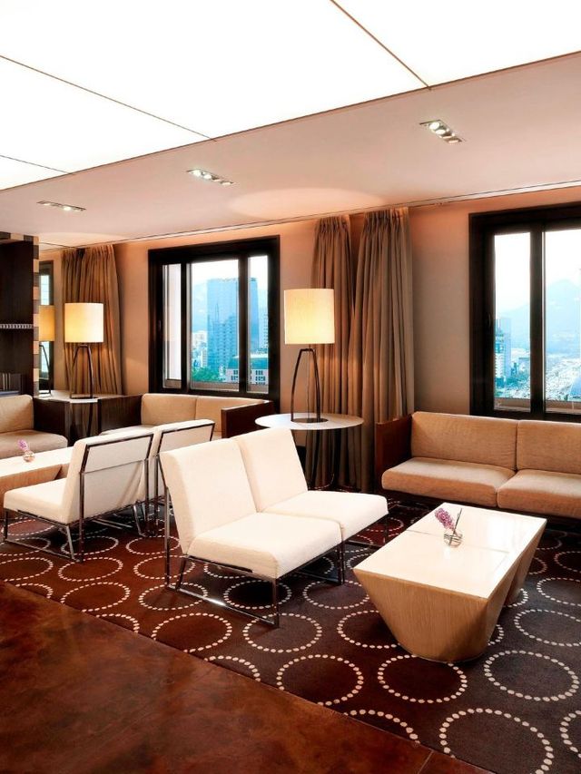 🌟 Seoul's Chic Sleeps: Plaza Marriott's Luxe Vibes 🌟