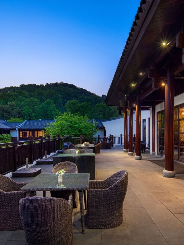 🌿 Hangzhou's Hidden Gem: Zen Luxury at West Lake 🌸