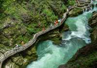 銅仁大峽谷：夏日清涼之旅的瑰寶