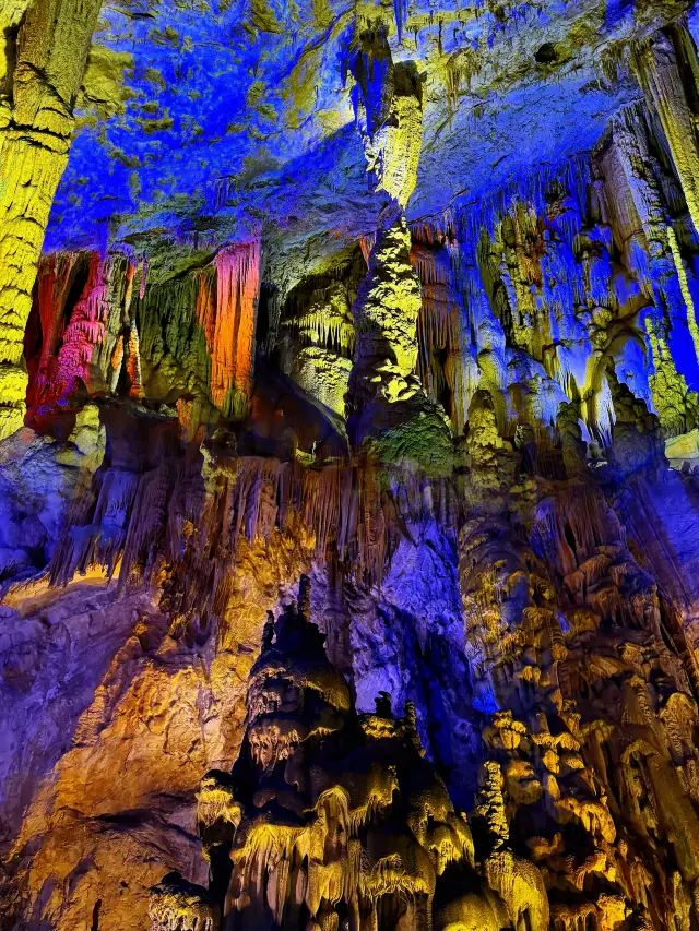 Guizhou's Underground Wonder - Zhijin Cave: A Stunning Journey to the King of Karst Caves!