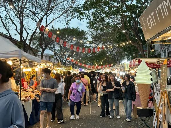 曼谷週末夜市探險 🌟