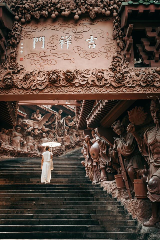 一次看到就會永生難忘!建議逛完這座千年古剎後才離開。