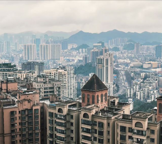 一個既像香港又像重慶的地方（貴陽）。