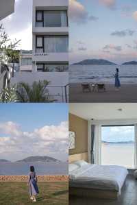落日時分，鹹鹹海風吹向礁石和漁村。