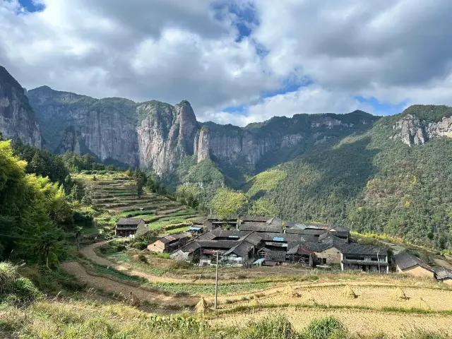 Gongmeng Mountain Day Trip. 