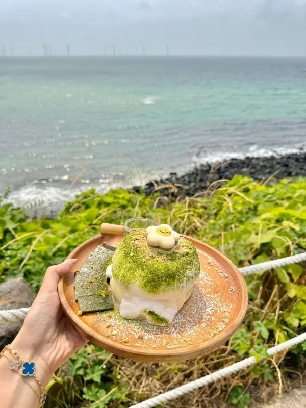 Relaxing by the Sea in Aewol-eup, Jeju
