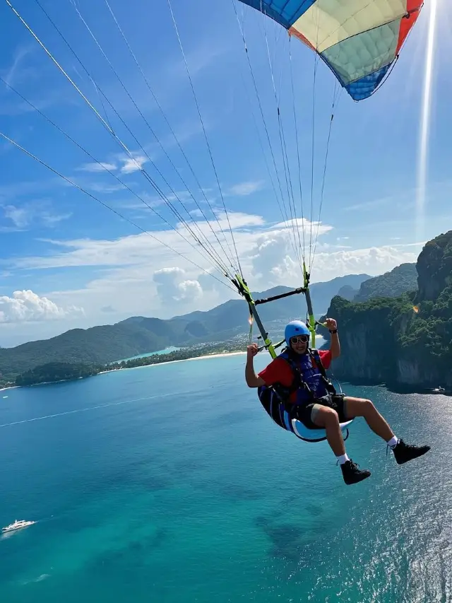 Paragliding in Phuket is an exhilarating experience!