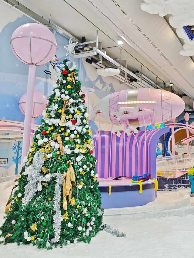 在商場裏就能玩雪的室內雪樂園！