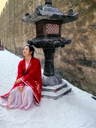 The Lotus Pavilion has moved to the Palace of the Qin King