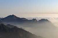 黃山今日美景：冰樹開花，朝陽出海