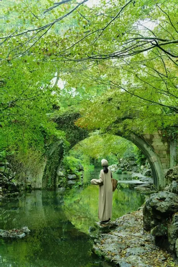 Discover the Most Relaxing City Walk Route Around West Lake!