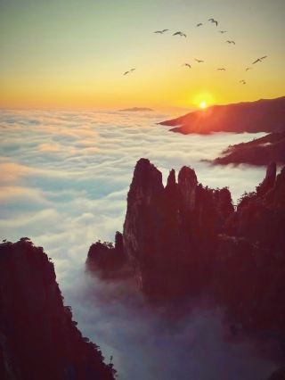 Compared to Zhangjiajie, I prefer this less-known, hidden gem of a mountain.