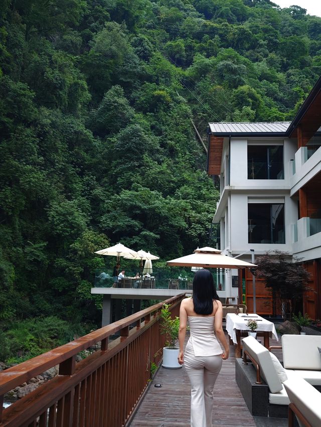 峨眉山 深山中的避世秘境溫泉
