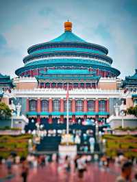 親愛嘅朋友們，嚟到重慶點可以錯過標誌性嘅重慶人民大禮堂呢？