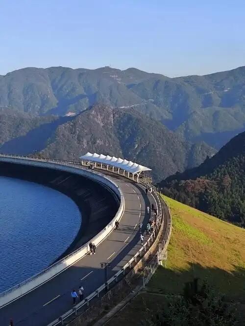 安吉旅遊攻略｜菜式香到跺腳！|| 必到景點 1. 安吉｜竹林+熊貓雙重治癒 作為「中國竹子之鄉」安吉旅遊攻略｜菜式香到跺腳！||🌿 必到景點