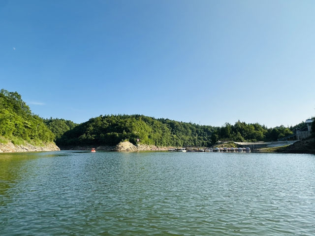 在太陽下的太陽湖水上遊樂中心 在太陽下的太陽湖水上遊樂中心