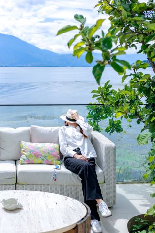 Working by Erhai Lake is a kind of happiness