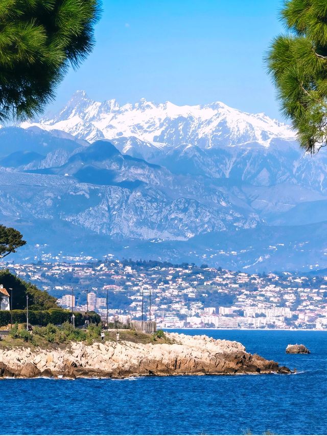 南法必打卡 · 昂蒂布 Antibes 在尼斯與戛納之間,藏著一座被陽光親吻的地中海小城— 南法必打卡 · 昂蒂布 Antibes 在尼斯與戛納之間,藏著一座被陽光親吻的地中海小城—