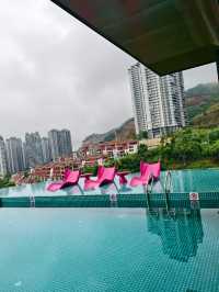 在版納雨林裡住進了現實版《飛屋環遊記》！