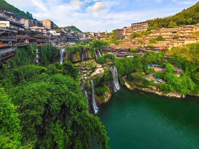 芙蓉鎮一日遊預算300元欣賞秘境瀑布