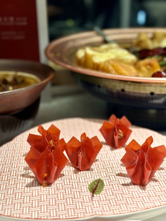 西岸看粉紅聖誕樹吃米其林級新京菜