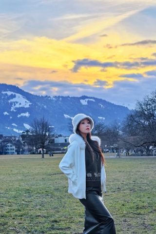 ช่วงบ่ายในอินเตอร์ลาเคน: ภาพราวกับเทพนิยายของภูเขาที่ปกคลุมด้วยหิมะและเมืองที่งดงาม