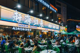 威海 | 漫步夜市，品嚐海鮮，感受充滿活力的當地風情和濃鬱的韓國風情。