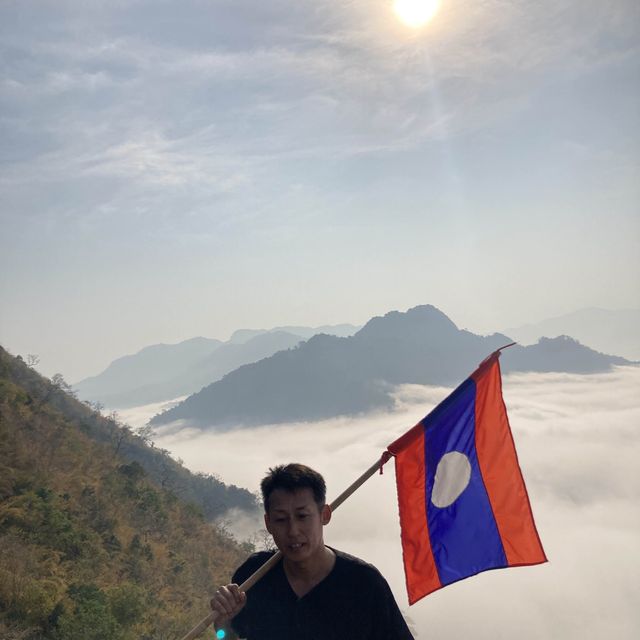 ノーンキャウの朝、登山と絶景、雲海　Sleeping Lady Peak View-Point