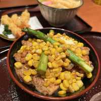 【 新鮮味美的正宗日式丼物 】