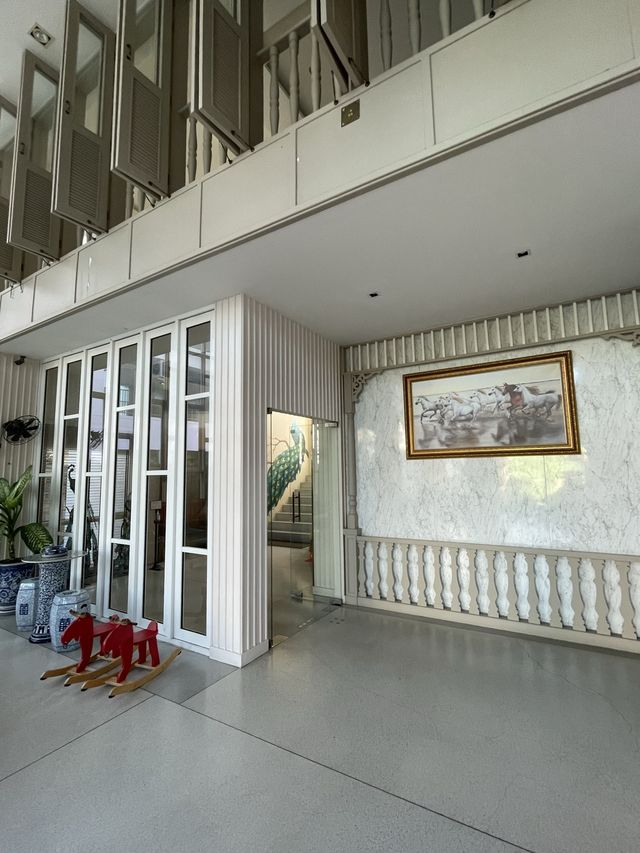 โรงแรมแพนภูรีย์ 