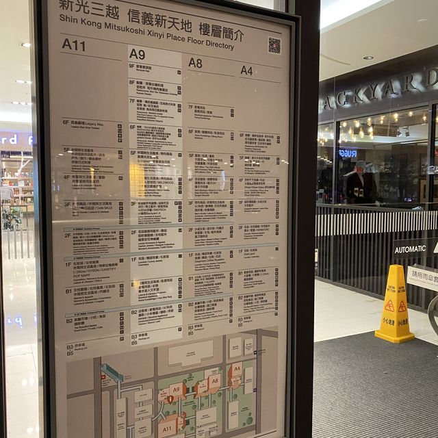 a well-known chain shopping mall in taipei!  a well-known chain shopping mall in taipei!