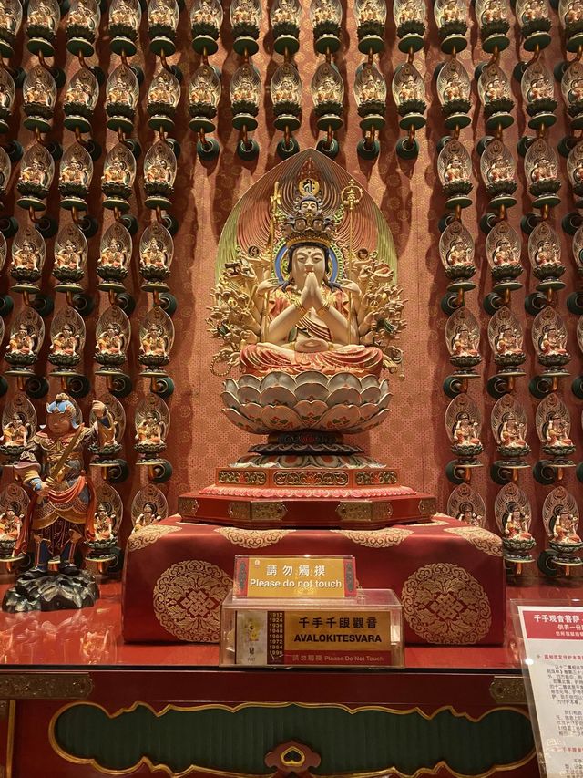 ขอพรที่ Buddha Tooth Relic Temple