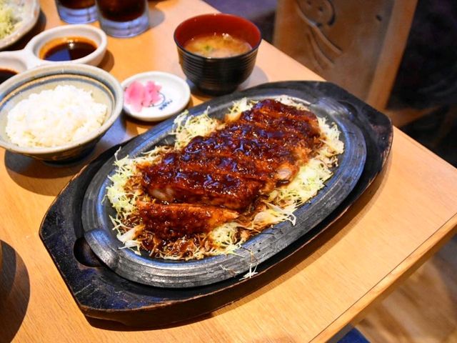 나고야 대표 요리인 미소카츠를 맛보고 싶다면... 야바톤 矢場とん 본점 나고야 대표 요리인 미소카츠를 맛보고 싶다면... 야바톤 矢場とん 본점