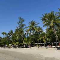 รีสอร์ทสไตล์ทรอปิคอลสุดชิลล์ริมหาดเกาะช้าง