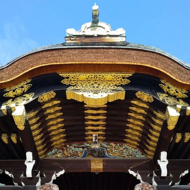 京都 北野天満宮の『なで牛』に雪が積もっていた。