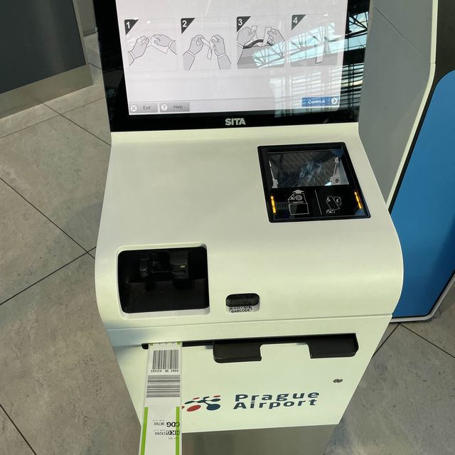 捷克哈維爾機場 免費看台睇飛機升降