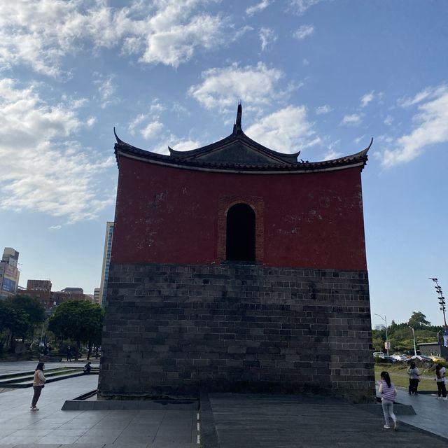 เดินไปชม Taipei North Gate กัน 🚶🏻♂️ เดินไปชม Taipei North Gate กัน 🚶🏻♂️