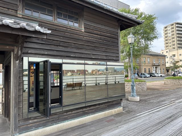 福岡・若松。北九州の歴史の詰まった休憩所『旧ごんぞう小屋(若松南海岸緑地休憩所)』