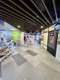 Vibrant Great World Mall with MRT🚝🏬