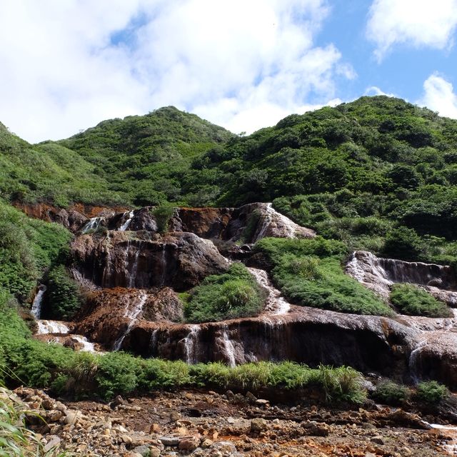 น้ำตกทองคำ (Golden Waterfall) ไต้หวัน