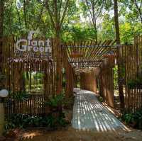 Giant Green  ร้านอาหารสไตล์ลอฟท์ในสวนยาง