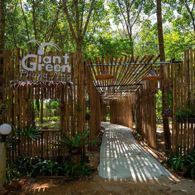 Giant Green  ร้านอาหารสไตล์ลอฟท์ในสวนยาง