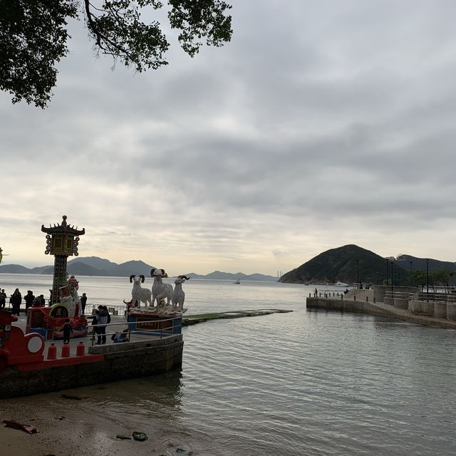 ไหว้เจ้าแม่กวนอิมที่ริมหาดรีพัลส์ เบย์