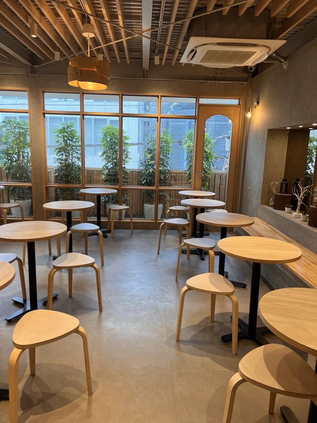 東京【新大久保】広々としたインテリアがかわいいおすすめカフェ☕️