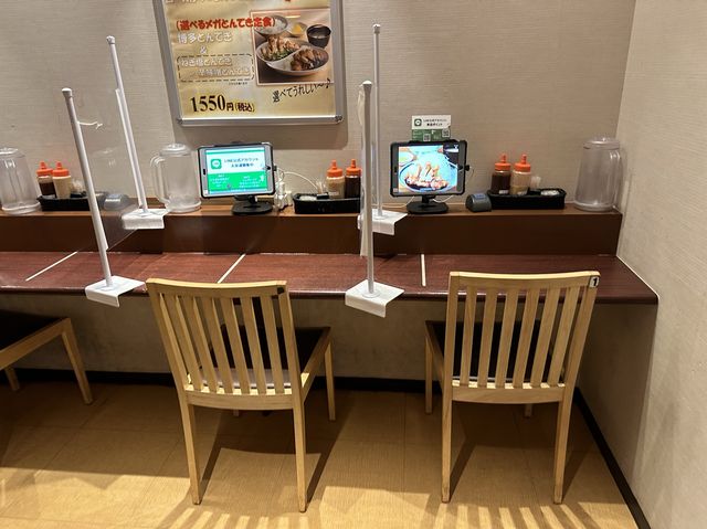 福岡・博多バスターミナル 。さすがにこれは注文できない『デカ盛りメニュー』がインパクト大『ぎおん亭』