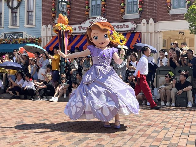 Disney Halloween Time 玩轉大街派對