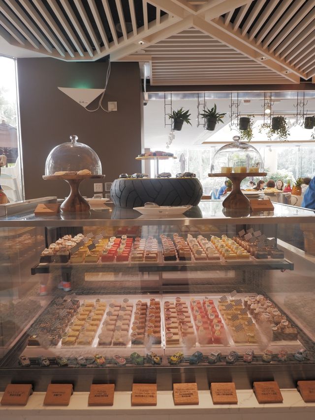 屯門高質自助餐，三文魚和南瓜湯最出色 
