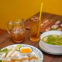ลาวญวน โรบินสัน ฉลอง อาหารอีสาน