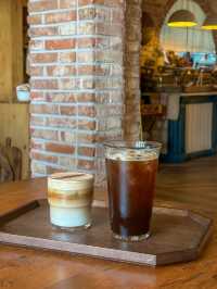 커다란 크리스마스 트리가 있는 거제 카페 메리클리프☕️